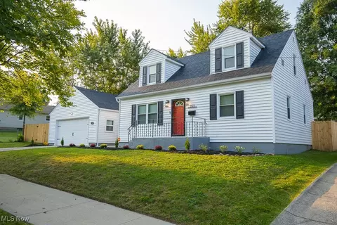 1123 Belleflower Rd, Akron, OH 44307