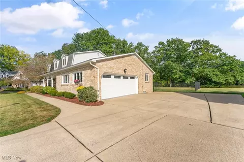 Exterior - 93 Rockyledge Dr, Struthers, OH 44471 photo 9 of 10