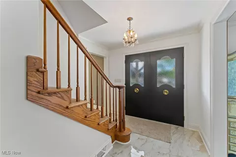 Entry Way - 93 Rockyledge Dr, Struthers, OH 44471 photo 1 of 4