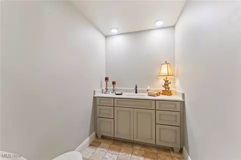 Bath - 93 Rockyledge Dr, Struthers, OH 44471 photo 1 of 5