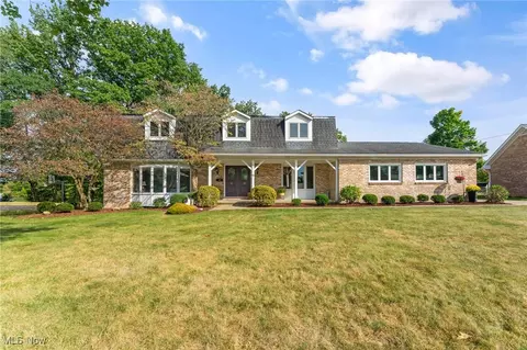 93 Rockyledge Dr, Struthers, OH 44471