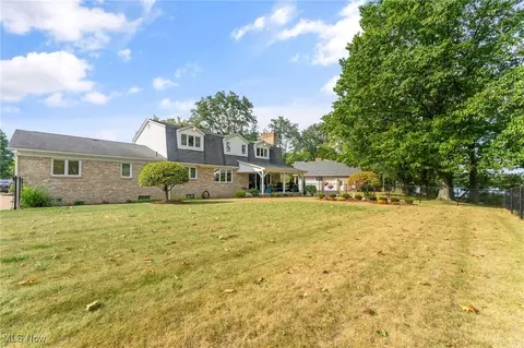 Exterior - 93 Rockyledge Dr, Struthers, OH 44471 photo 5 of 10