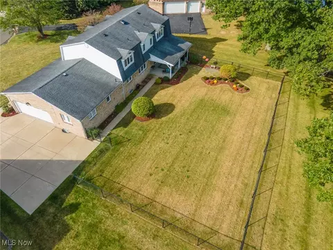 Exterior - 93 Rockyledge Dr, Struthers, OH 44471 photo 8 of 10