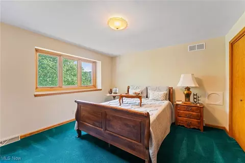Bedroom - 93 Rockyledge Dr, Struthers, OH 44471 photo 6 of 7