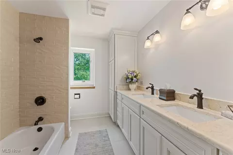 Bath - 93 Rockyledge Dr, Struthers, OH 44471 photo 5 of 5