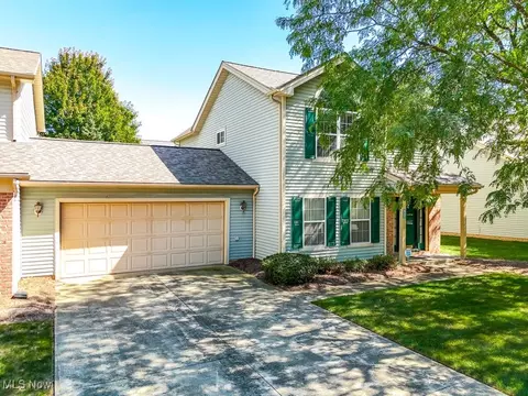 6731 Meadow Ln, Middleburg Heights, OH 44130
