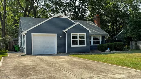 236 Franklin Dr, Berea, OH 44017