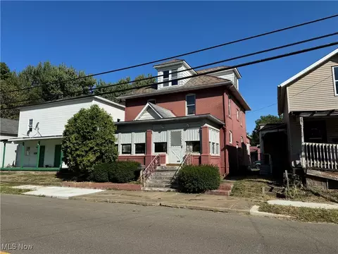535 E 1st St, Uhrichsville, OH 44683