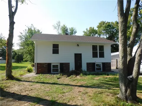 1429 Hamlin Dr, Ashtabula, OH 44004 photo 1