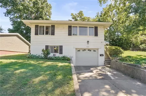 1645 Williams St, Cuyahoga Falls, OH 44221