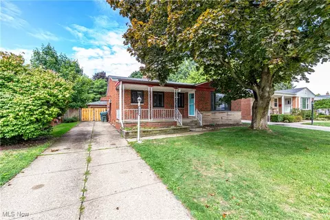 4454 W 215th St, Cleveland, OH 44126