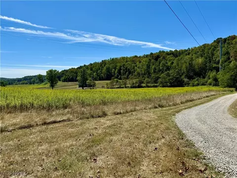 7578 Wolf Run Rd, Dennison, OH 44621
