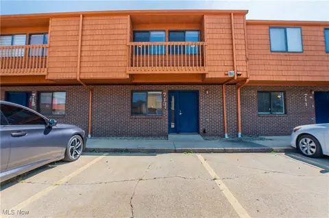 713 Carroll St, Akron, OH 44304