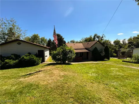 1220 Oakwood St, East Liverpool, OH 43920