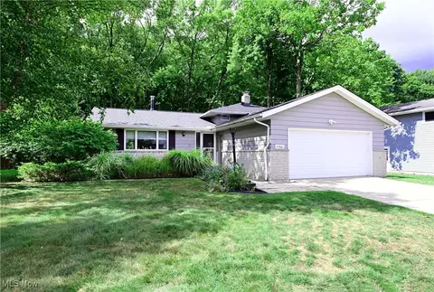 14861 Indian Creek Dr, Middleburg Heights, OH 44130