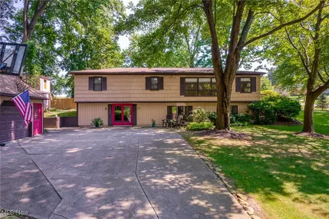 1157 Dussel Rd, Brimfield, OH 44240