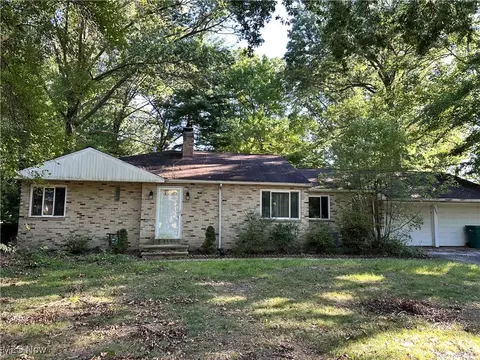 8884 Spring Valley Dr, Mentor, OH 44060