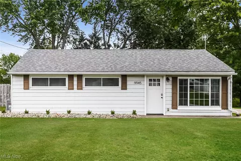 9945 Crestwood Dr, Twinsburg, OH 44087