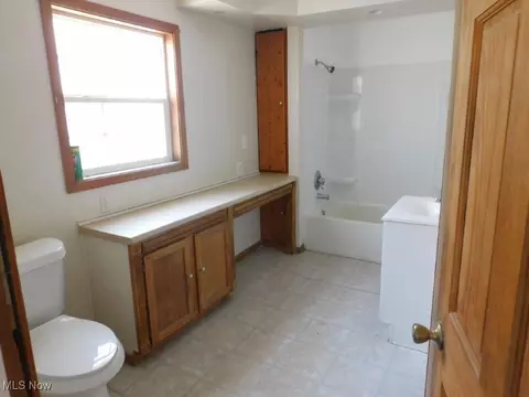 420 W 54th St, Ashtabula, OH 44004 photo 4