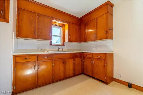 446 W Oregon Ave, Sebring, OH 44672 photo 7