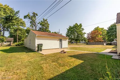 446 W Oregon Ave, Sebring, OH 44672 photo 4