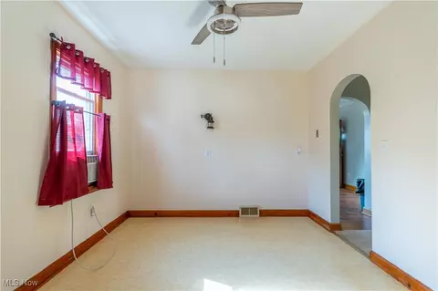 446 W Oregon Ave, Sebring, OH 44672 photo 8