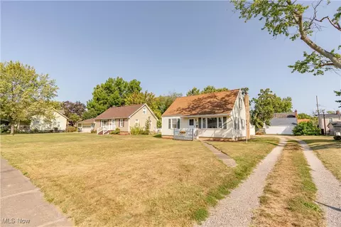 446 W Oregon Ave, Sebring, OH 44672 photo 2