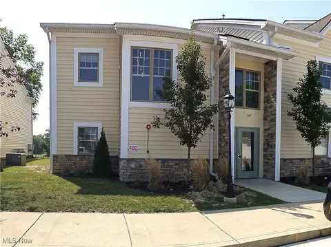5547 Beavercrest Dr #207, Lorain, OH 44053
