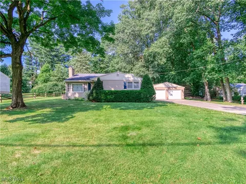 6571 Peck Rd, Ravenna, OH 44266