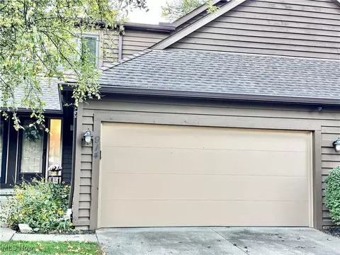 914 Arboretum Cir, Sagamore Hills, OH 44067
