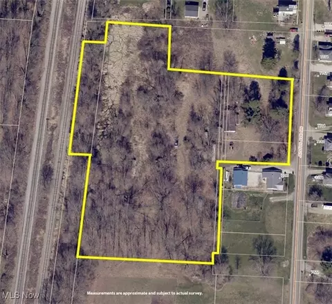 Justus Avenue Sw, Navarre, OH 44662