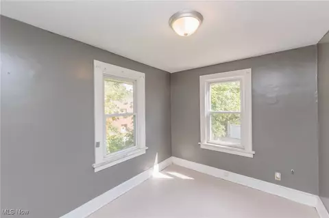Bedroom - 547 Brown St, Akron, OH 44311 photo 5 of 7