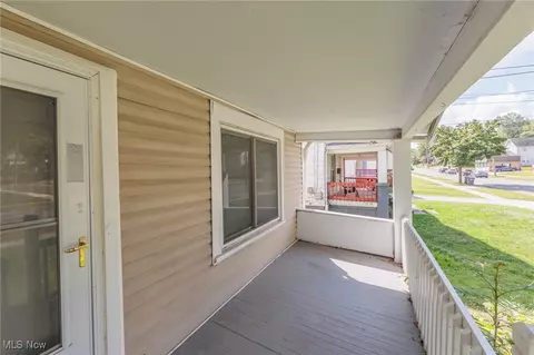 Exterior - 547 Brown St, Akron, OH 44311 photo 3 of 6