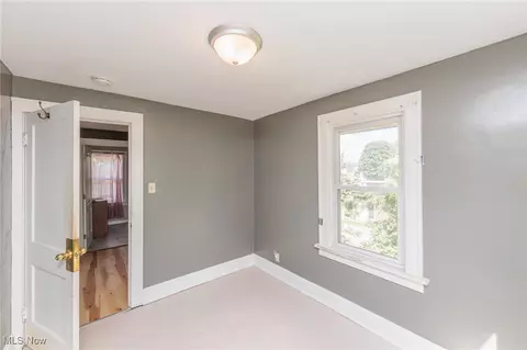 Bedroom - 547 Brown St, Akron, OH 44311 photo 4 of 7