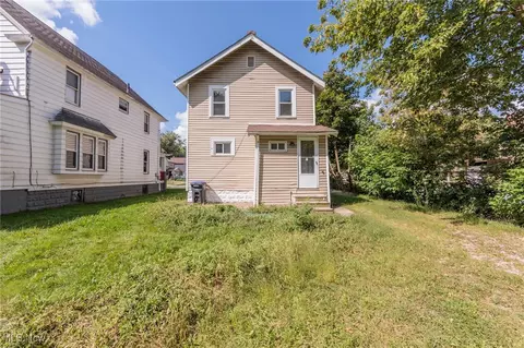 Exterior - 547 Brown St, Akron, OH 44311 photo 4 of 6