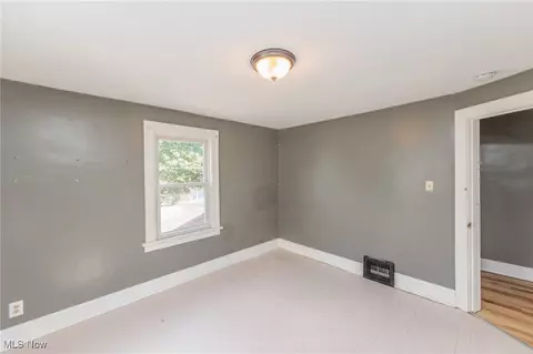 Bedroom - 547 Brown St, Akron, OH 44311 photo 6 of 7