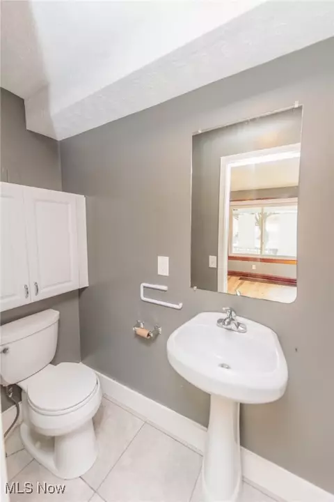 Bath - 547 Brown St, Akron, OH 44311 photo 1 of 5