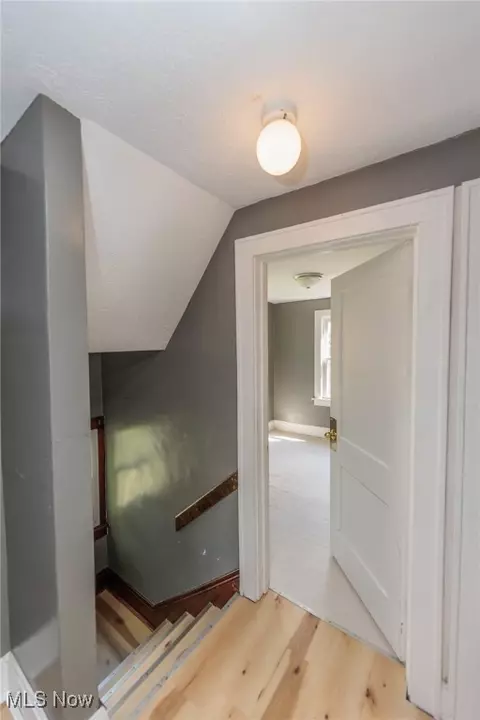 Entry Way - 547 Brown St, Akron, OH 44311 photo 1 of 1
