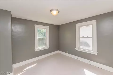 Bedroom - 547 Brown St, Akron, OH 44311 photo 3 of 7