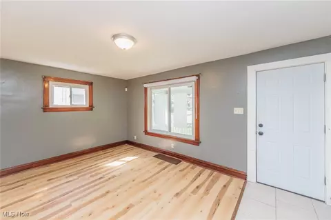 Living - 547 Brown St, Akron, OH 44311 photo 1 of 3