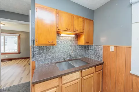Kitchen - 547 Brown St, Akron, OH 44311 photo 3 of 5