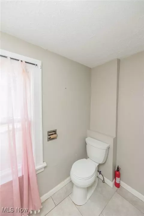 Bath - 547 Brown St, Akron, OH 44311 photo 4 of 5