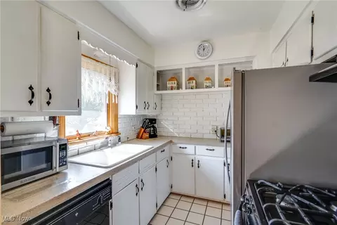 Kitchen - 82 E Dresden Ave, Akron, OH 44301 photo 2 of 2