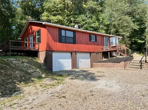2033 Moccasin Rd NE, Carrollton, OH 44615