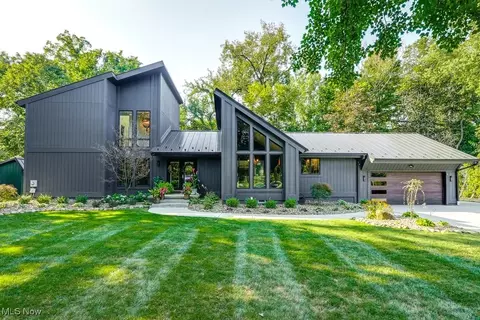 1598 Graham Rd, Silver Lake, OH 44224