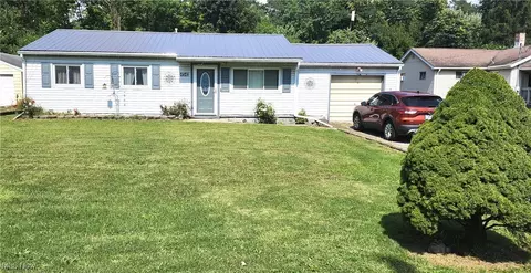 4540 Mahoning Dr, Newton Falls, OH 44444