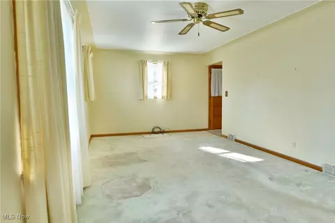 345 W Omar St, Struthers, OH 44471 photo 5