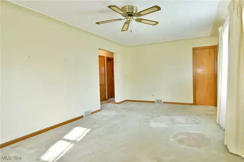 345 W Omar St, Struthers, OH 44471 photo 9