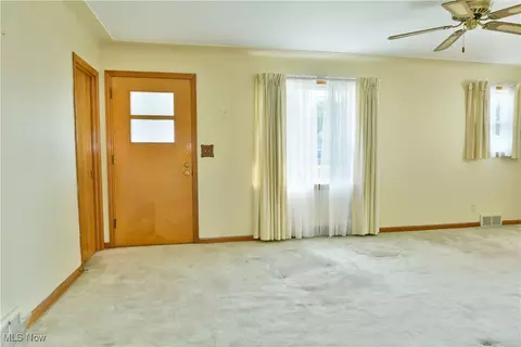 345 W Omar St, Struthers, OH 44471 photo 7