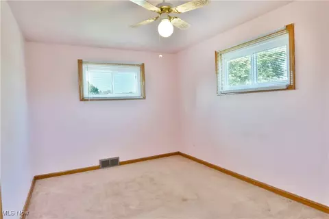 345 W Omar St, Struthers, OH 44471 photo 16